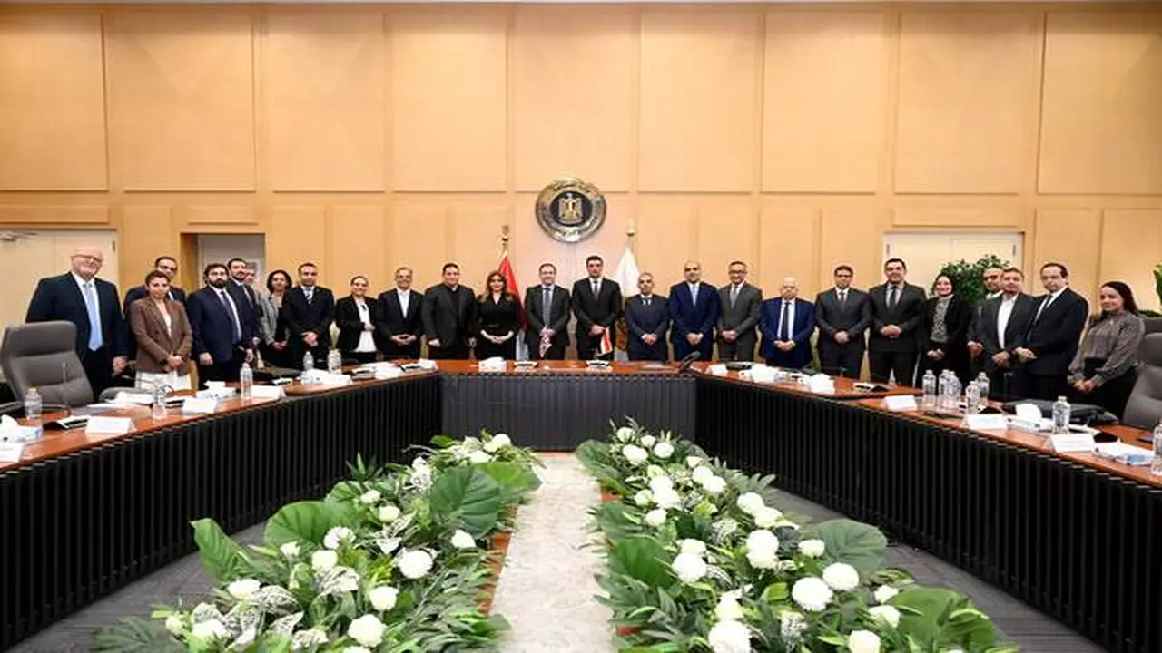 بحث “الصناعة” مع الشركات البريطانية حول تعزيز الاستثمارات في مصر